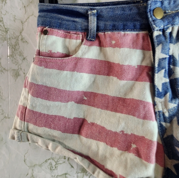 Grayson Denim Stars & Stripes Shorts - Picture 3 of 9